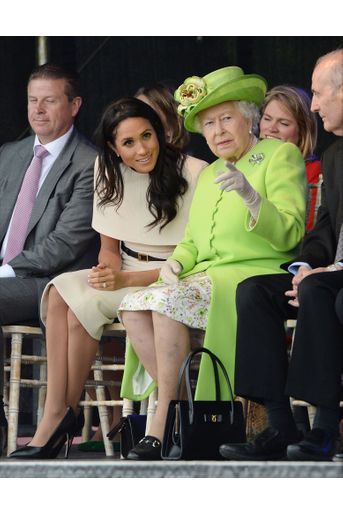 Meghan Markle Et La Reine Elizabeth II En Viste Dans Le Nord De L&#039;Angleterre    ( 12