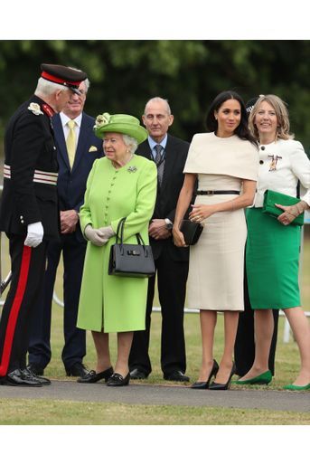 Meghan Markle Et La Reine Elizabeth II En Viste Dans Le Nord De L&#039;Angleterre    ( 5