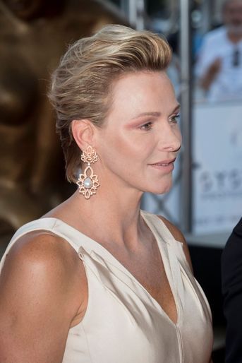 Les boucles d'oreille de la princesse Charlène de Monaco, à Monaco le 19 juin 2018
