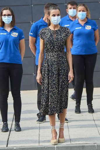 La reine Letizia d&#039;Espagne, dans une robe Massimo Dutti, dans la principauté des Asturies, le 30 juillet 2020