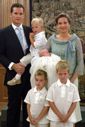 Inaki Urdangarin et la princesse Cristina d'Espagne avec leurs quatre enfants, le 14 juillet 2005