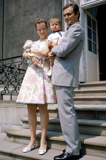 Le prince Frederik de Danemark avec ses parents et son petit frère le 30 juin 1969
