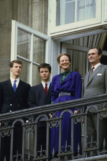 Le prince Frederik de Danemark avec ses parents et son petit frère le 16 avril 1986
