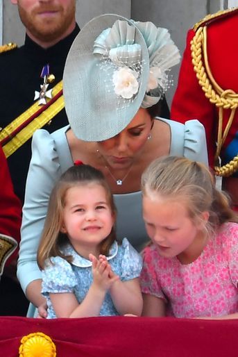 La princesse Charlotte et Savannah Phillips au balcon du Palais de Buckingham, le 9 juin 2018.
