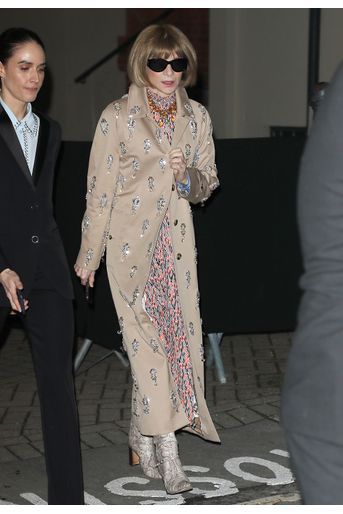 Anna Wintour arrive au défilé Burberry lors de la Fashion Week de Londres le 17 février 2020. 