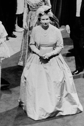 La reine Elizabeth II au mariage de sa soeur la princesse Margaret, le 6 mai 1960
