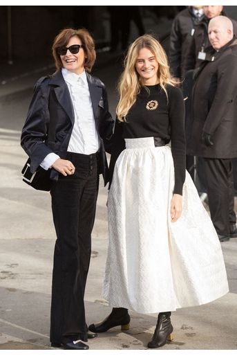 Inès de la Fressange et sa fille Violette au défilé Chanel à Paris le 3 mars 2020