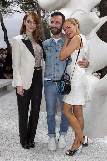 Emma Stone, Nicolas Ghesquière et Léa Seydoux au défilé Louis Vuitton à la fondation Maeght lundi 28 mai
