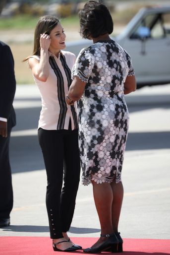 La reine Letizia d&#039;Espagne avec la First Lady d&#039;Haïti à Port-au-Prince, le 22 mai 2018