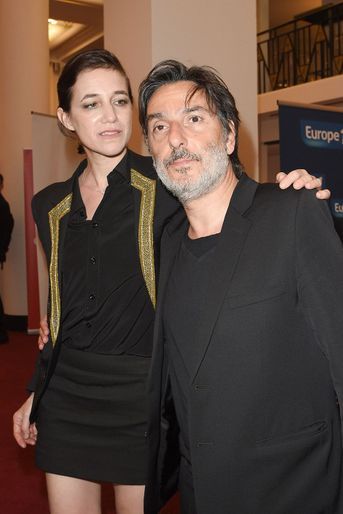 Charlotte Gainsbourg et Yvan Attal en amoureux aux Molières 2018.