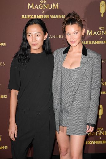 Bella Hadid et Alexander Wang à la soirée Magnum à Cannes, jeudi 10 mai