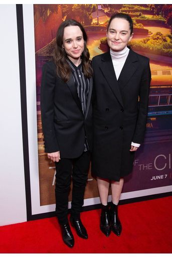 Ellen Page et Emma Portner se sont mariées en secret six mois après avoir officialisé leur relation en juillet 2017. En janvier 2018, les deux épouses ont annoncé à leurs fans sur Instagram qu'elles s'étaient dit «oui».  