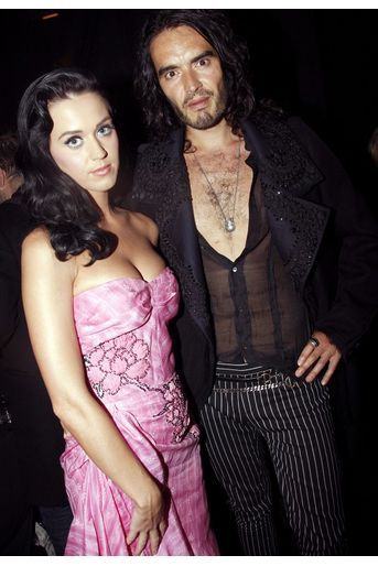 Katy Perry et Russell Brand au défilé John Galliano à Paris en octobre 2009, l'une de leurs premières sorties publiques