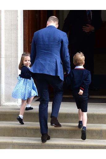 Le Prince George Et La Princesse Charlotte Rencontrent Leur Petit Frère      10