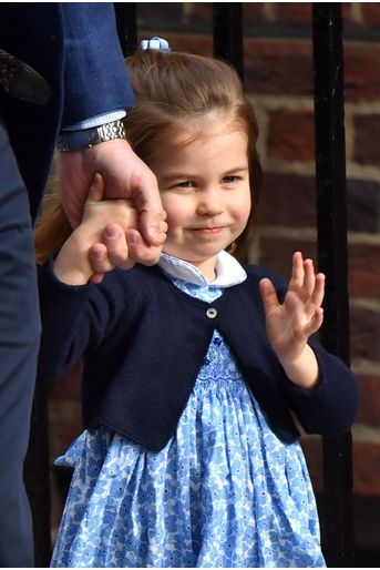 Le Prince George Et La Princesse Charlotte Rencontrent Leur Petit Frère      20