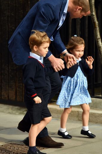 Le Prince George Et La Princesse Charlotte Rencontrent Leur Petit Frère      21