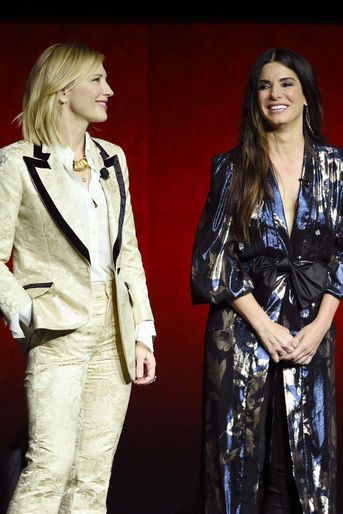 Sandra Bullock et Cate Blanchett sur la scène du CinemaCon de Las Vegas