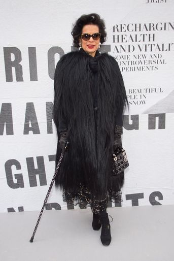 Bianca Jagger au défilé Dior pendant la Fashion Week de Paris