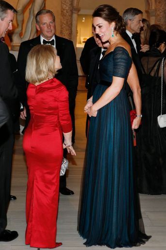La duchesse Catherine de Cambridge parée de bijoux en émeraudes et diamants à New York, le 9 décembre 2014