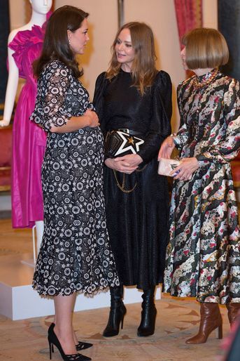 La duchesse Catherine de Cambridge avec Stella McCartney et Anna Wintour à Londres, le 19 février 2018