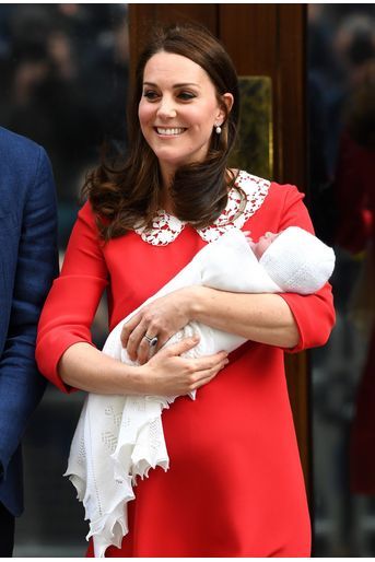 Kate Middleton Rayonnante À La Sortie De La Maternité     23