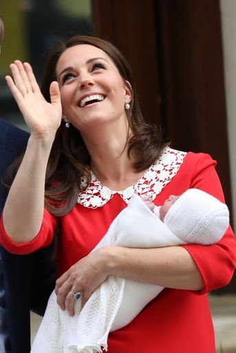 Kate Middleton Rayonnante À La Sortie De La Maternité     5