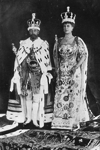 Le roi George V, le jour de leur couronnement, avec la reine Mary, le 22 juin 1911