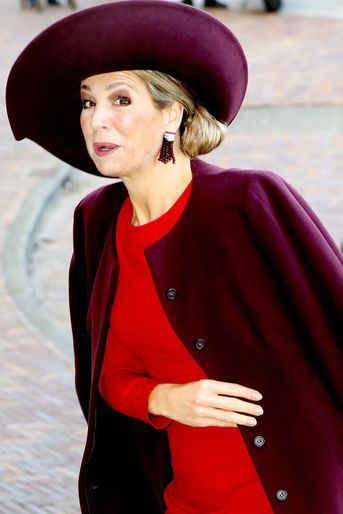 La reine Maxima des Pays-Bas dans un look bicolore à Amsterdam, le 5 février 2018
