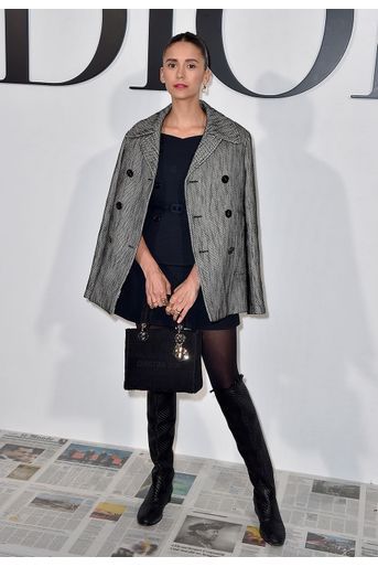 Nina Dobrev au défilé Dior à Paris le 25 février 2020
