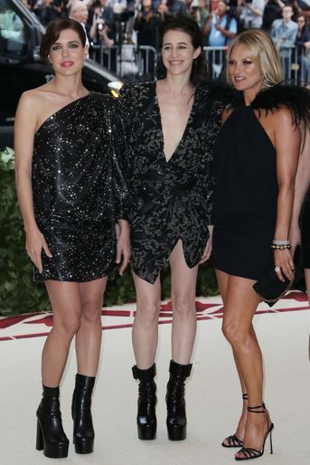 Charlotte Casiraghi avec Charlotte Gainsbourg et Kate Moss, au Met Gala à New York le 7 mai 2018