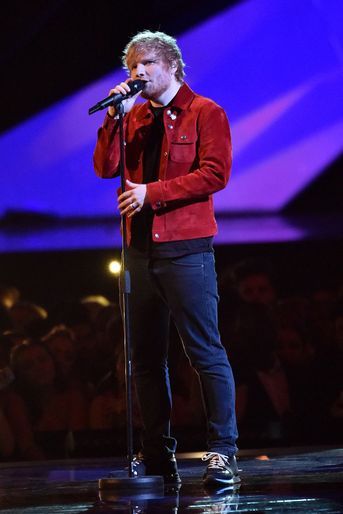 Ed Sheeran sur la scène des Brit Awards 2018.
