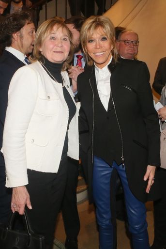 Brigitte Macron et  Nicole Dupont-Pierrart jeudi soir lors de la remise des Prix de la «Fondation Stéphane Bern pour l’Histoire et le Patrimoine», à l’Institut de France.
