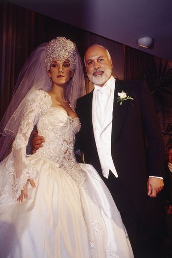 Céline Dion et René Angélil lors de leur mariage en décembre 1994.