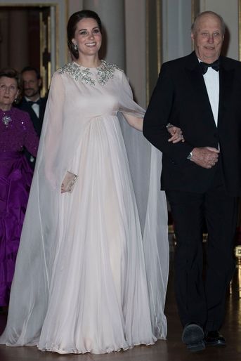 La duchesse Catherine de Cambridge avec le roi Harald V de Norvège à Oslo, le 1er février 2018