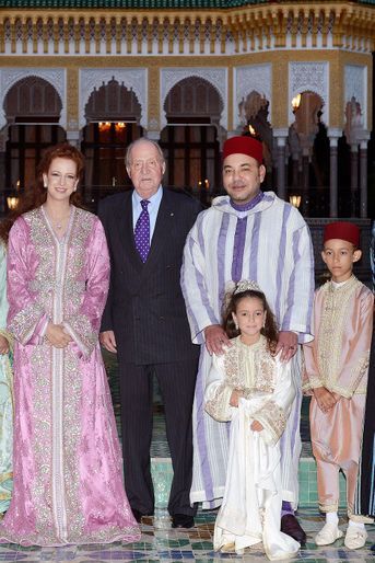 La princesse Lalla Khadija du Maroc avec ses parents, son frère et le roi Juan Carlos d'Espagne, le 15 juillet 2013