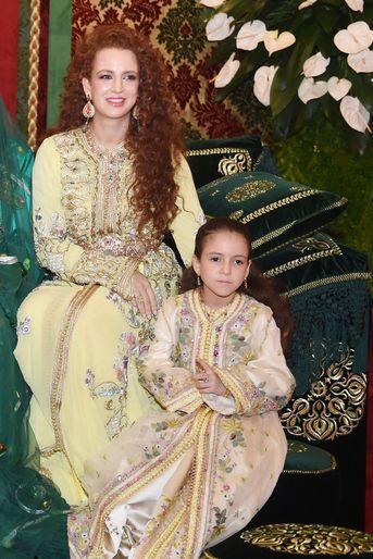La princesse Lalla Khadija du Maroc avec sa mère la princesse Lalla Salma, le 13 novembre 2014