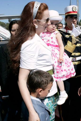 La princesse Lalla Khadija du Maroc avec sa mère la princesse Lalla Salma et son frère, le 25 septembre 2009