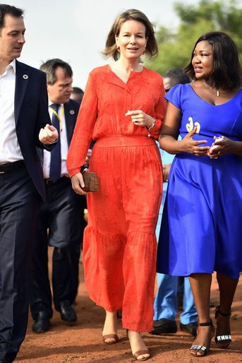 La reine des Belges Mathilde au Ghana, dans une robe Natan, le 9 février 2018