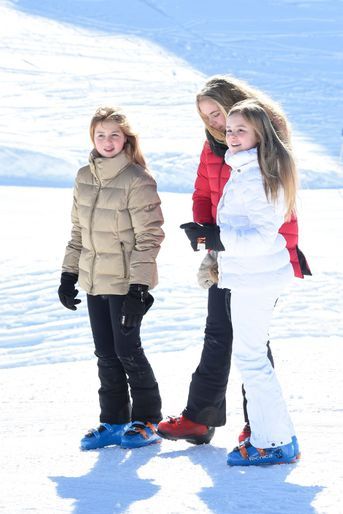 La reine Maxima des Pays-Bas avec les princesses Alexia et Ariane à Lech, le 26 février 2018