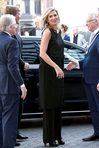 La reine Maxima des Pays-Bas en total look black à Amsterdam, le 18 avril 2018