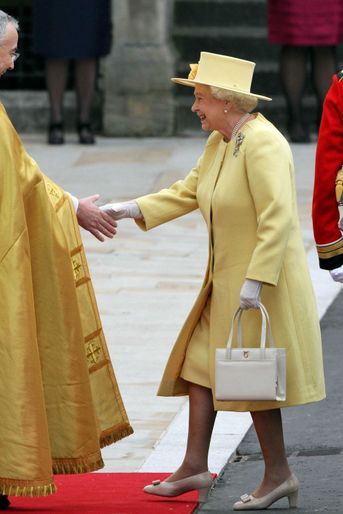La reine Elizabeth II avec un sac Launer au mariage du prince William et de Kate Middleton, le 29 avril 2011