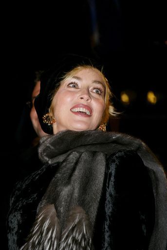 Sharon Stone à l&#039;inauguration de la boutique Nespresso des Champs-Elysées, en décembre 2007.