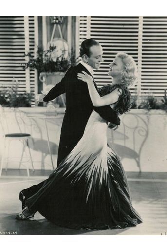 Ginger Rogers et Fred Astaire travaillèrent pour la première fois ensemble en 1933, pour Carioca. Après quelques comédies musicales et leur vie chacun de leur côté, ils se retrouvèrent le temps d'un film en 47, suite à un concours de circonstances. En effet, Fred Astaire devait initialement jouer avec Judy Garland dans Parade de printemps. Une fois n'est pas coutume, ce '"faux couple" fut synonyme de succès, y compris lors de ces retrouvailles, qui firent la joie de leurs fans. 