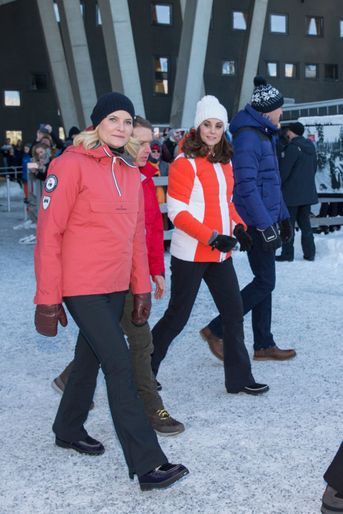 La duchesse de Cambridge et le prince William avec la princesse Mette-Marit de Norvège à Holmenkollen, le 2 février 2018