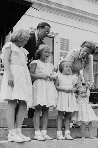 La princesse Margriet des Pays-Bas avec ses parents et ses trois soeurs, le 5 août 1948