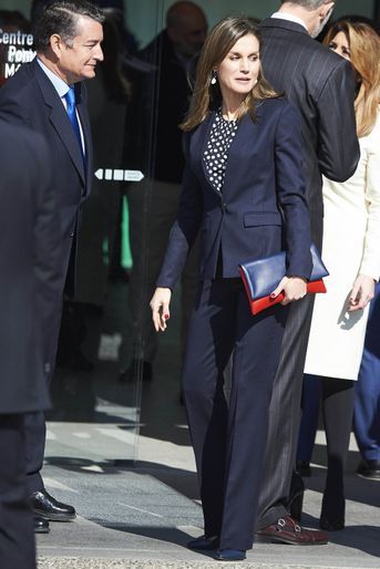 La reine Letizia d&#039;Espagne en bleu, blanc et rouge à Malaga, le 6 février 2018