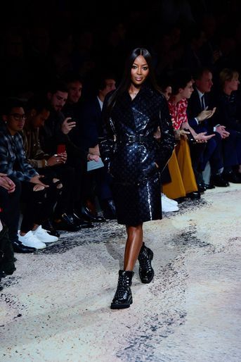 Naomi Campbell au défilé Louis Vuitton à Paris le 18 janvier