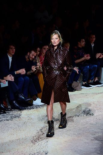 Kate Moss au défilé Louis Vuitton à Paris le 18 janvier
