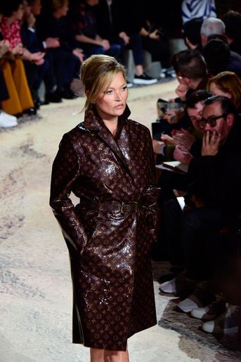 Kate Moss au défilé Louis Vuitton à Paris le 18 janvier