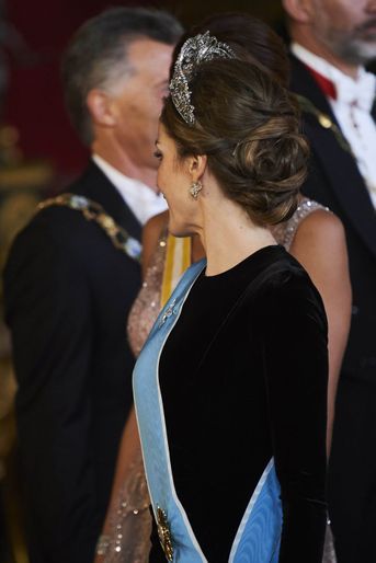 La reine Letizia d'Espagne coiffée du diadème "fleur de lys", le 22 février 2017
